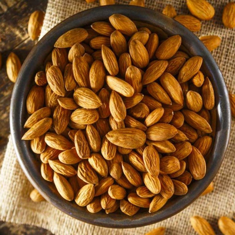 চুলের যত্ন নিন কাঠ বাদামের সাথে