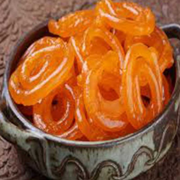 কুয়াশা ঘেরা শীতে ধোয়া ওঠা জিলাপি