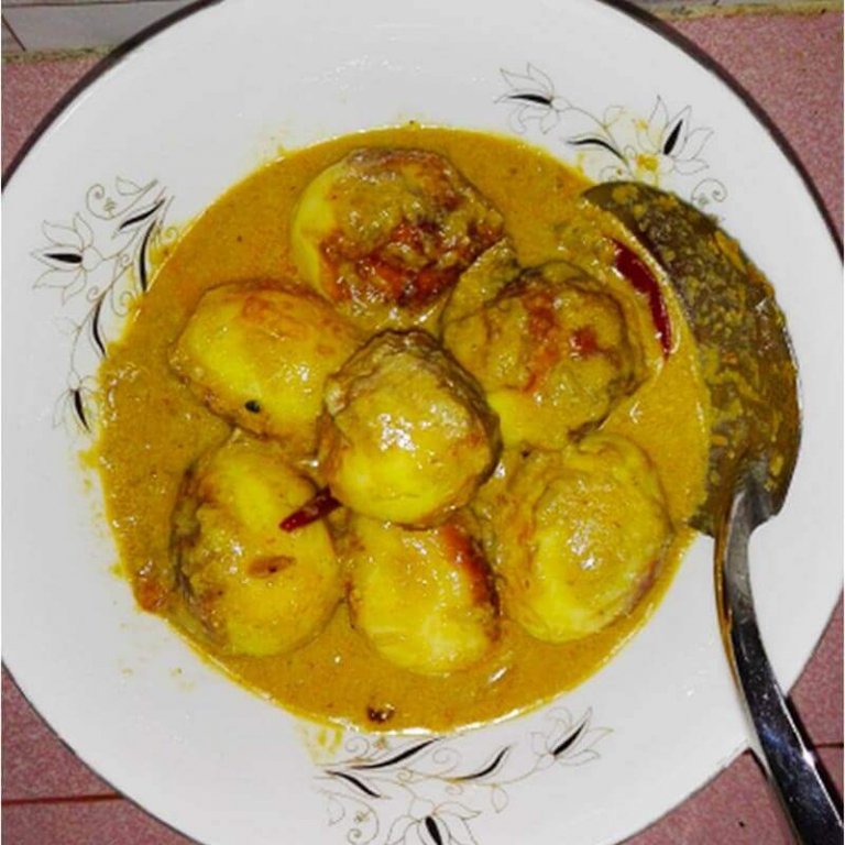 নারিকেল দুধে ডিম ভূনা