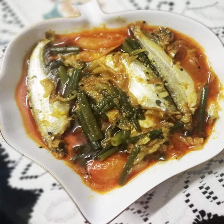 পেঁয়াজ কালিতে কালোজিড়া পাবদা