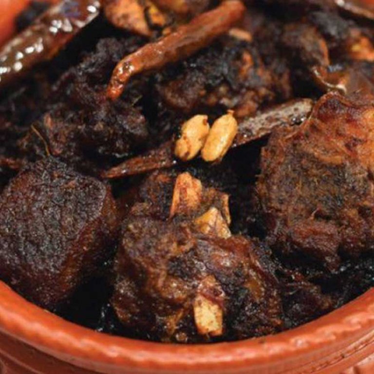cuijhal-diye-kala-vuna চুইঝাল-দিয়ে-কালা-ভুনা