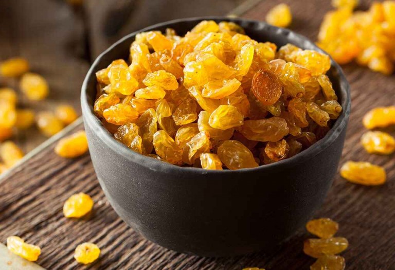 খালি পেটে কিসমিস খেলে যত উপকার